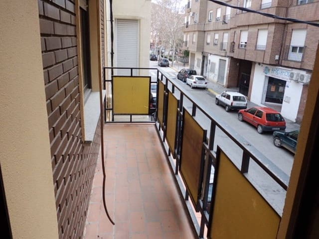 4 makuuhuone Asunto myytävänä paikassa Almansa - 72 000 € (Ref: 8886548)