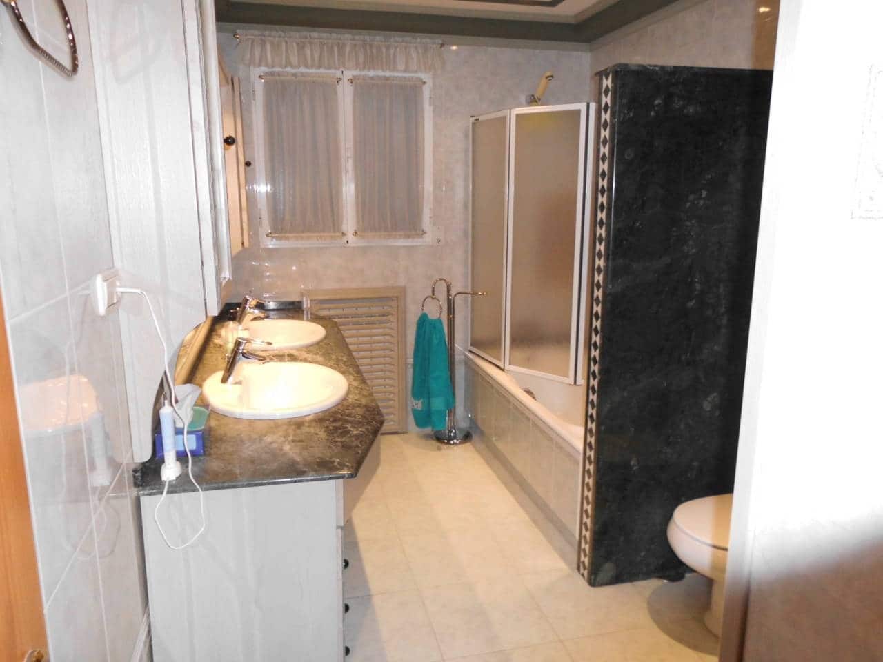 3 soveværelse Lejlighed til salg i Almansa - € 220.000 (Ref: 8886565)