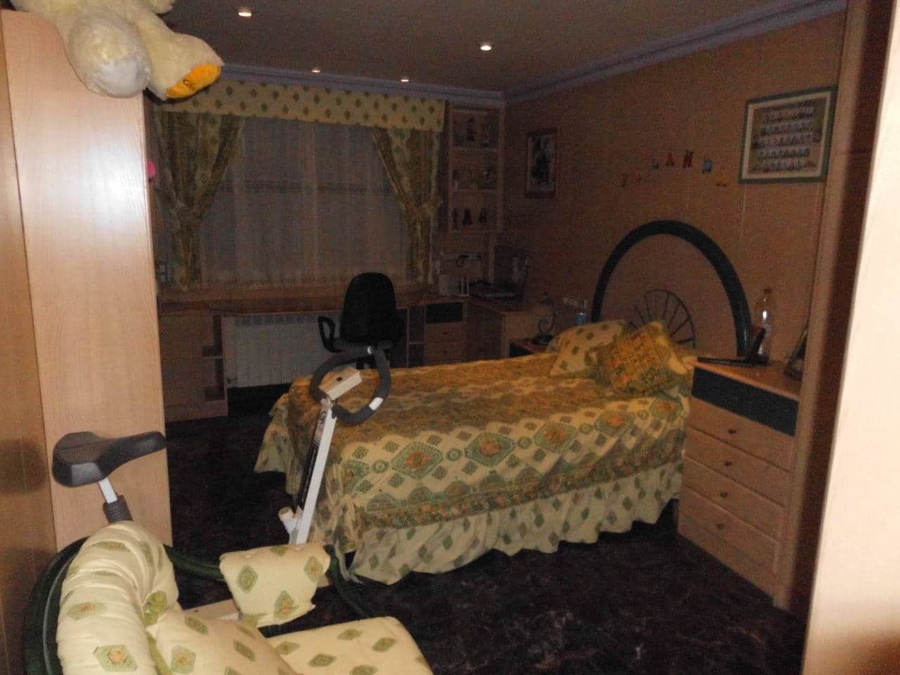 3 soveværelse Lejlighed til salg i Almansa - € 220.000 (Ref: 8886565)