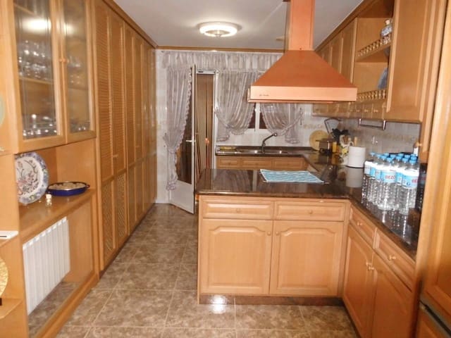 3 makuuhuone Huoneisto myytävänä paikassa Almansa - 220 000 € (Ref: 8886565)