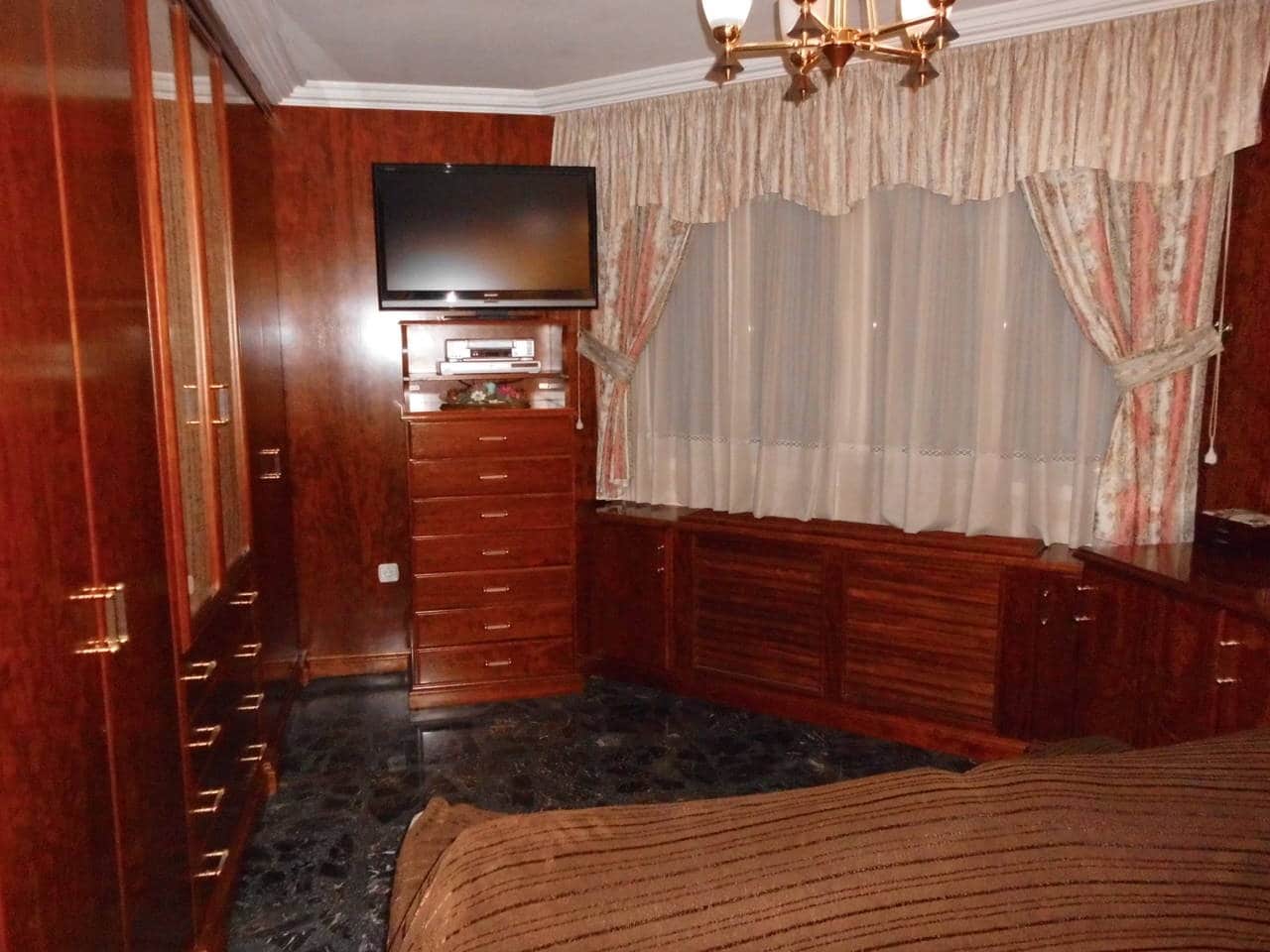 3 soveværelse Lejlighed til salg i Almansa - € 220.000 (Ref: 8886565)