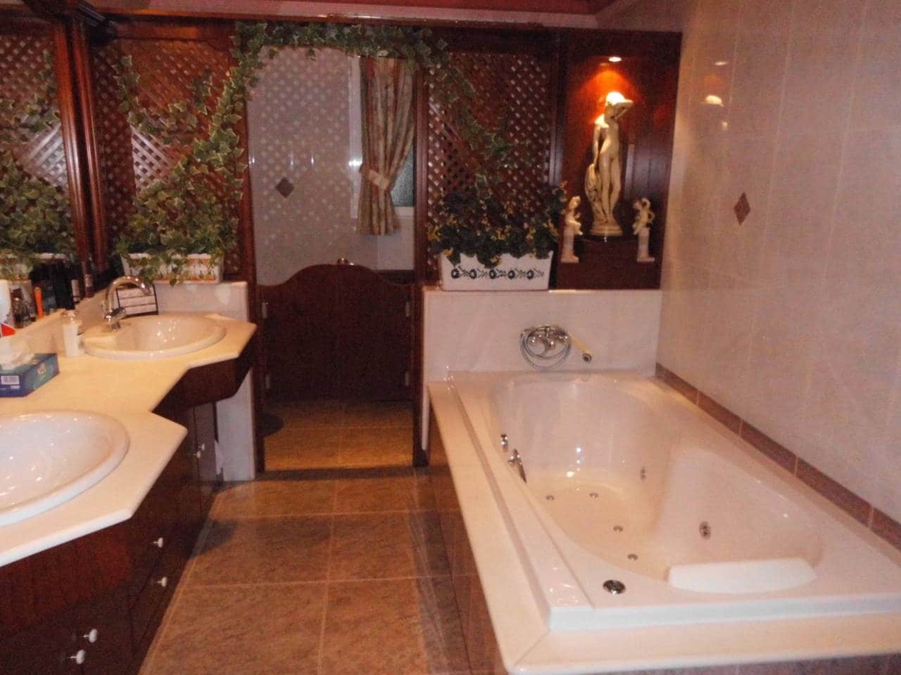 3 soveværelse Lejlighed til salg i Almansa - € 220.000 (Ref: 8886565)