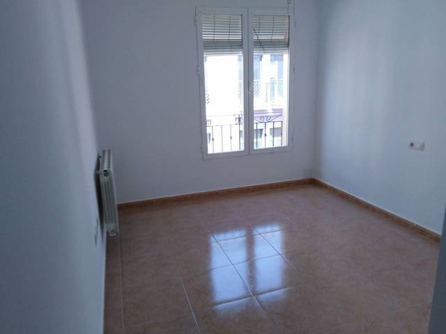 4 soveværelse Lejlighed til salg i Almansa - € 115.000 (Ref: 8886576)