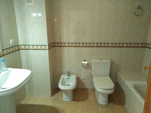 4 soveværelse Lejlighed til salg i Almansa - € 115.000 (Ref: 8886576)