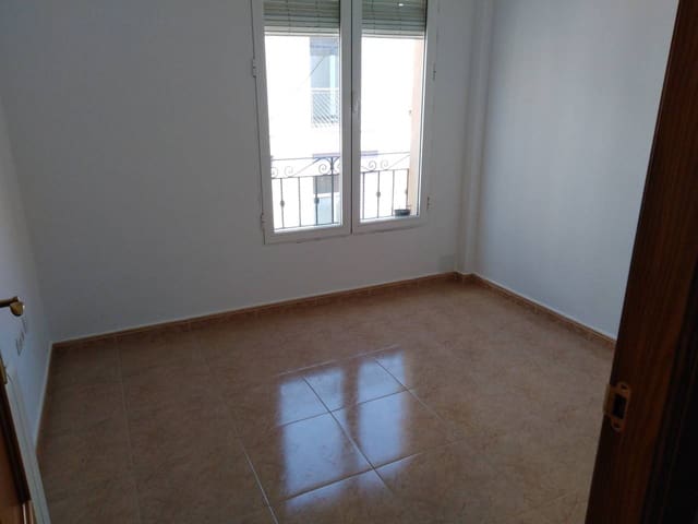 4 soveværelse Lejlighed til salg i Almansa - € 115.000 (Ref: 8886576)