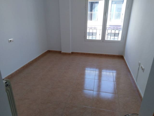 4 soveværelse Lejlighed til salg i Almansa - € 115.000 (Ref: 8886576)