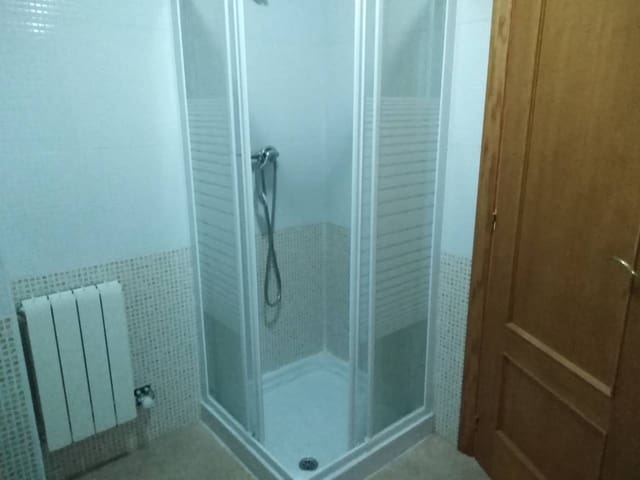 4 soveværelse Lejlighed til salg i Almansa - € 115.000 (Ref: 8886576)