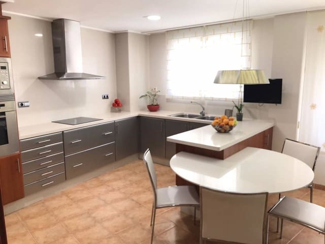 5 makuuhuone Huoneisto myytävänä paikassa Almansa - 345 000 € (Ref: 8886577)