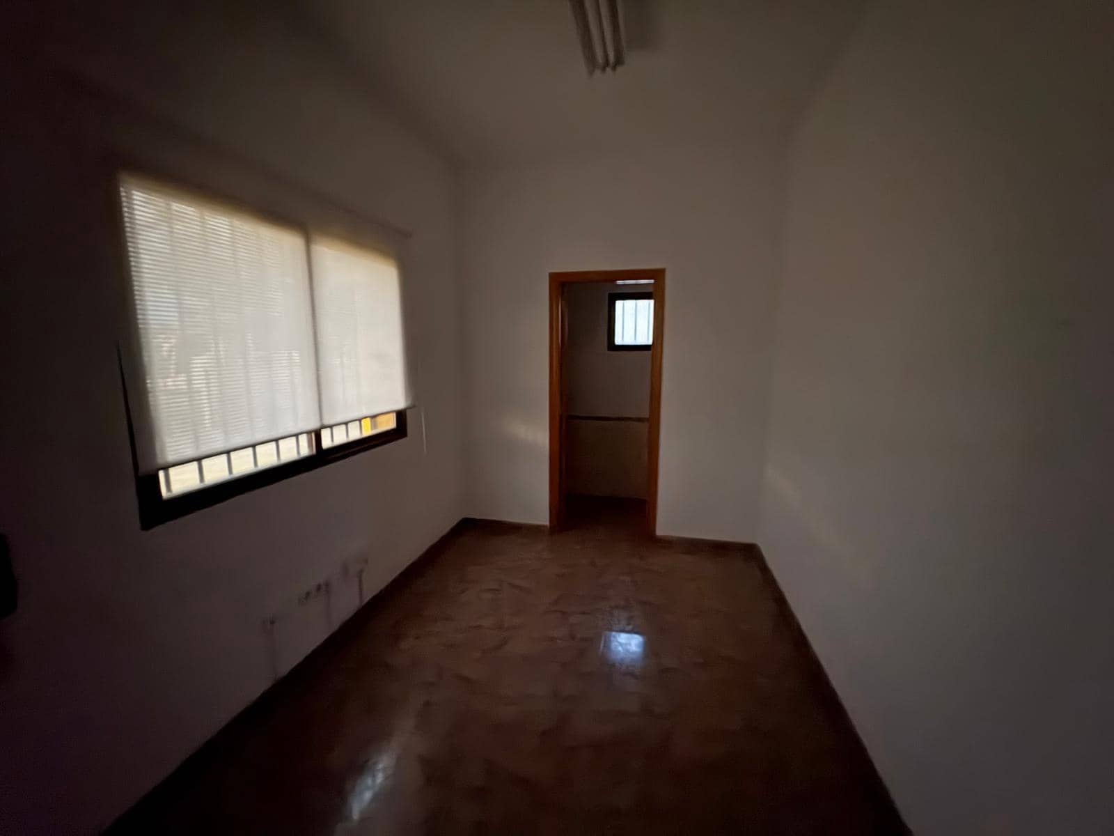 Business for sale in Almansa - € 215,000 (Ref: 8886602)