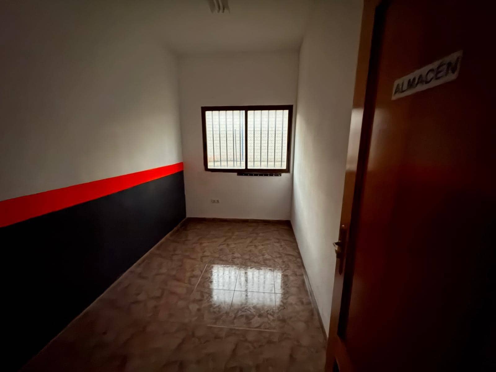 Business for sale in Almansa - € 215,000 (Ref: 8886602)