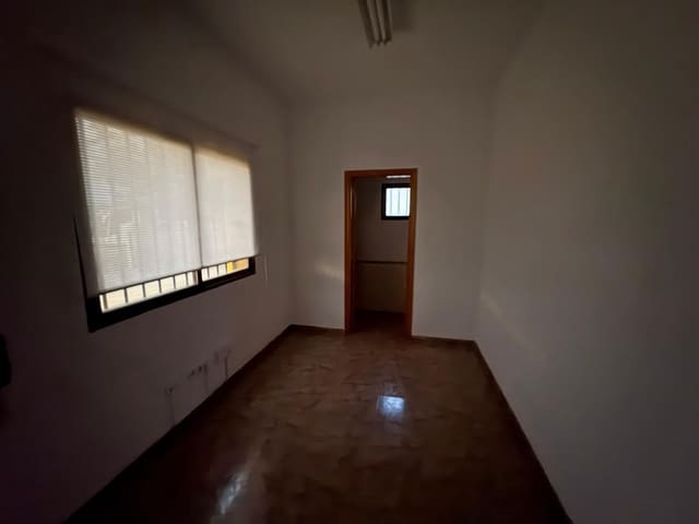 Bedrift til salgs i Almansa - € 215 000 (Ref: 8886602)