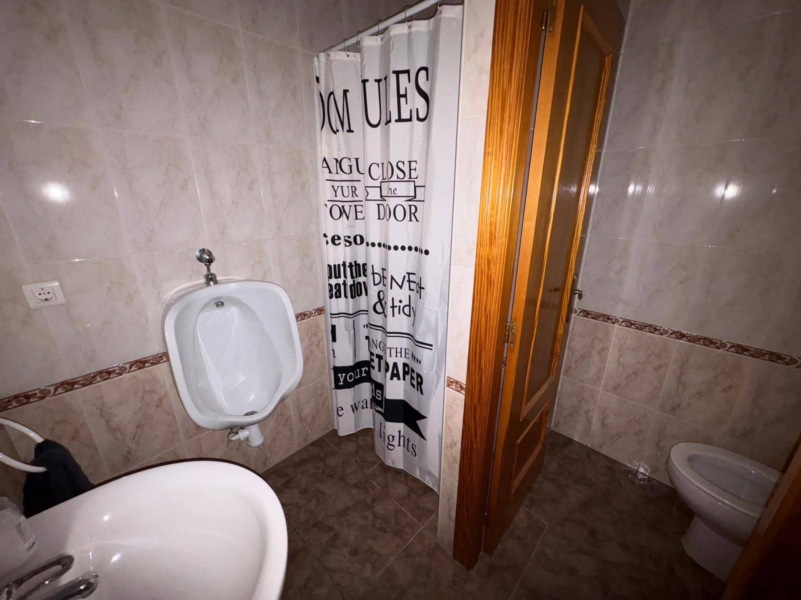 Business for sale in Almansa - € 215,000 (Ref: 8886602)