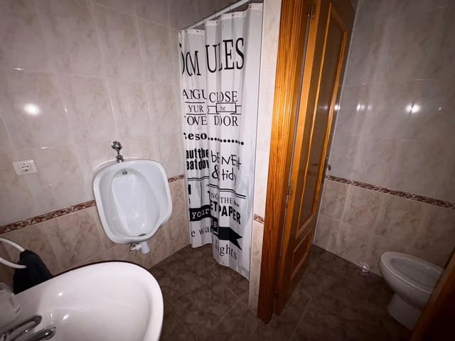 Bedrift til salgs i Almansa - € 215 000 (Ref: 8886602)