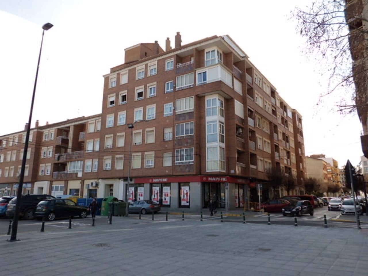 5 bedroom Flat for sale in Almansa with garage - € 160,000 (Ref: 8886614)