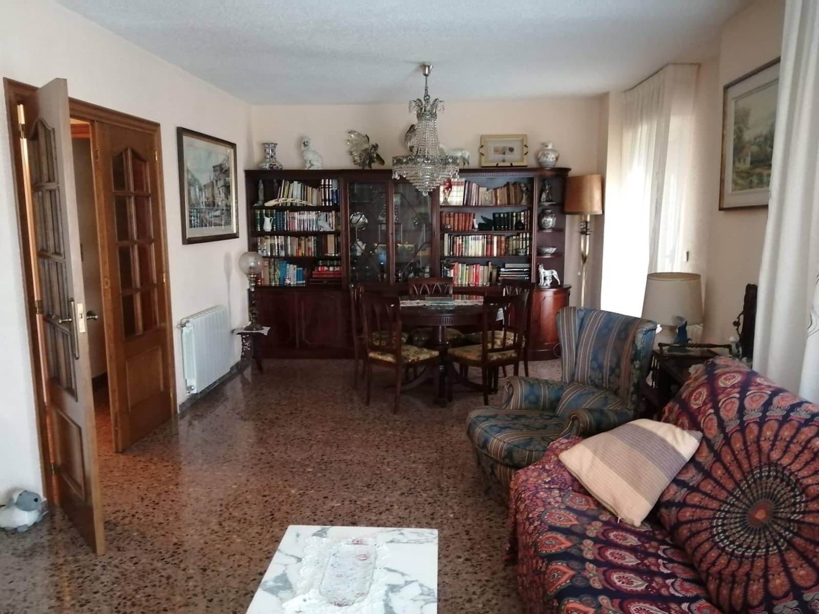 5 bedroom Flat for sale in Almansa with garage - € 160,000 (Ref: 8886614)