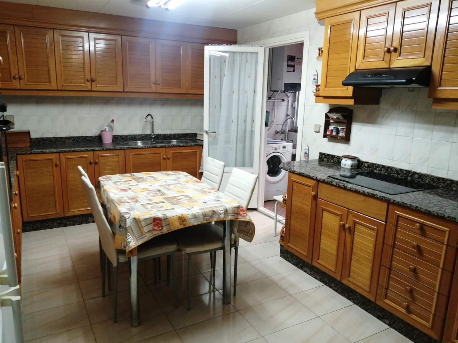 5 bedroom Flat for sale in Almansa with garage - € 160,000 (Ref: 8886614)