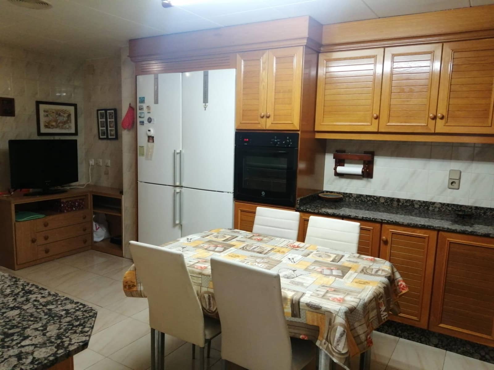 5 bedroom Flat for sale in Almansa with garage - € 160,000 (Ref: 8886614)
