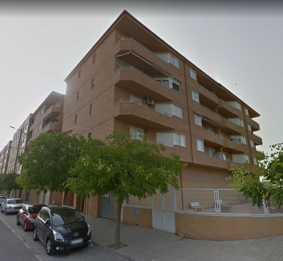 3 bedroom Flat for sale in Almansa with garage - € 119,000 (Ref: 8886616)