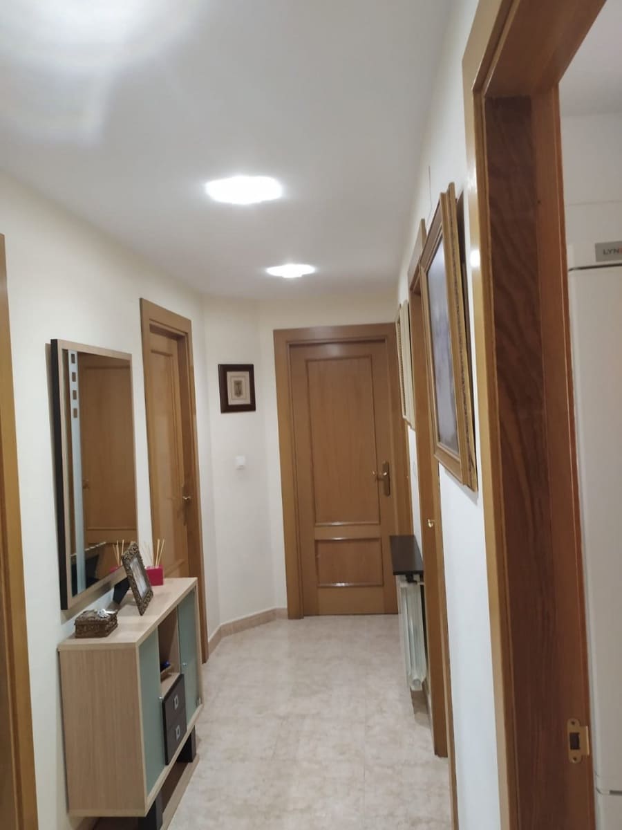 3 bedroom Flat for sale in Almansa with garage - € 119,000 (Ref: 8886616)