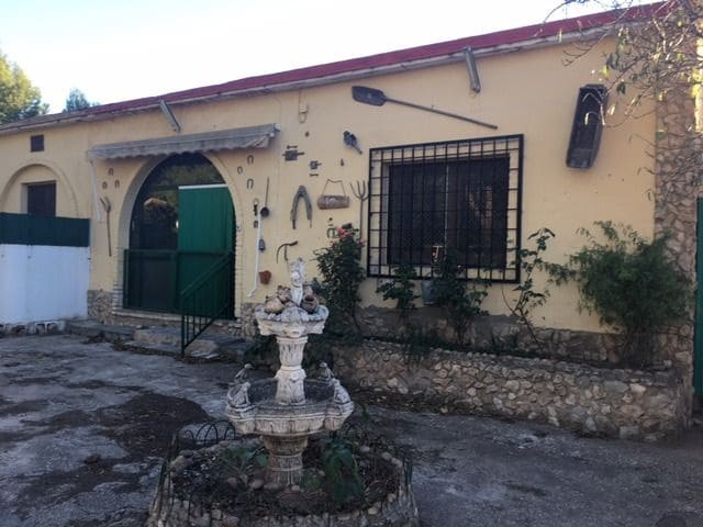 6 soveværelse Villa til salg i Almansa med swimmingpool - € 115.000 (Ref: 8886661)