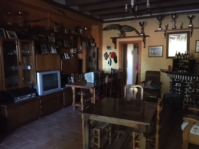 6 soveværelse Villa til salg i Almansa med swimmingpool - € 115.000 (Ref: 8886661)