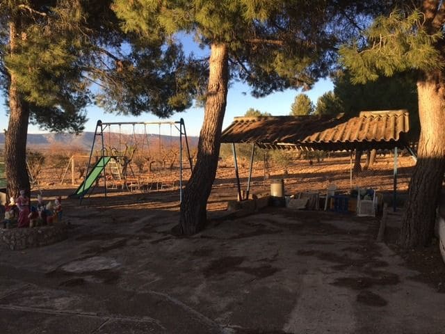 6 soveværelse Villa til salg i Almansa med swimmingpool - € 115.000 (Ref: 8886661)