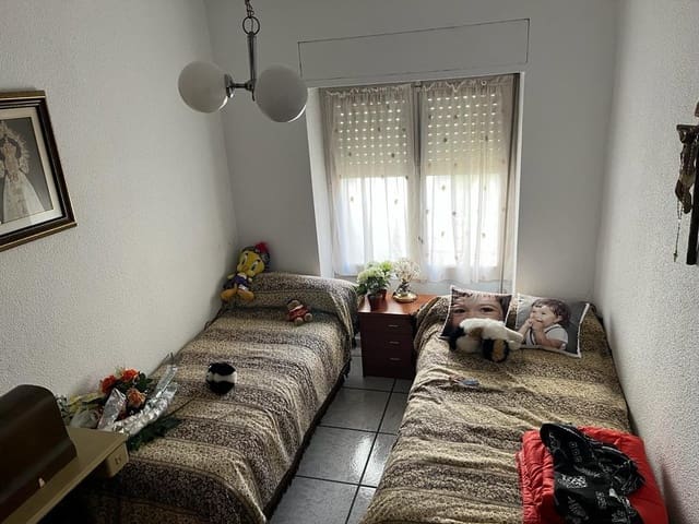 4 sovrum Hus till salu i Almansa med garage - 112 000 € (Ref: 8886672)