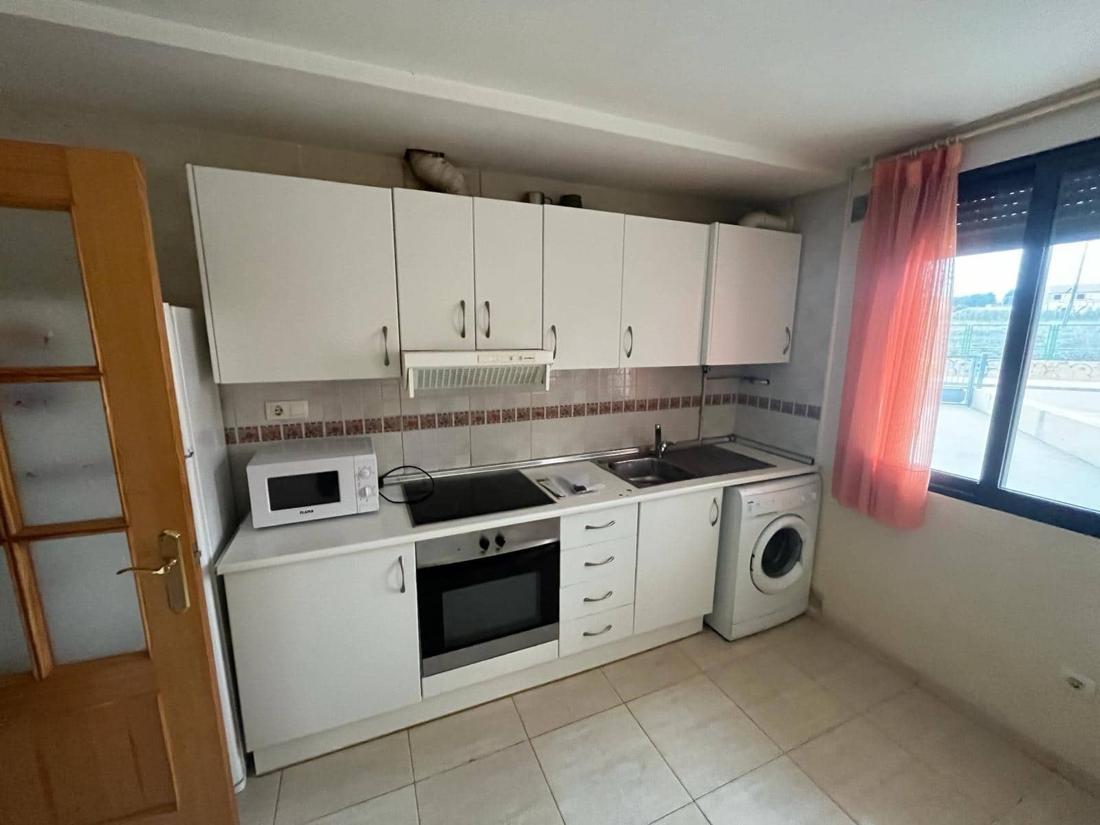 2 bedroom Flat for sale in Almansa with garage - € 68,000 (Ref: 8886704)