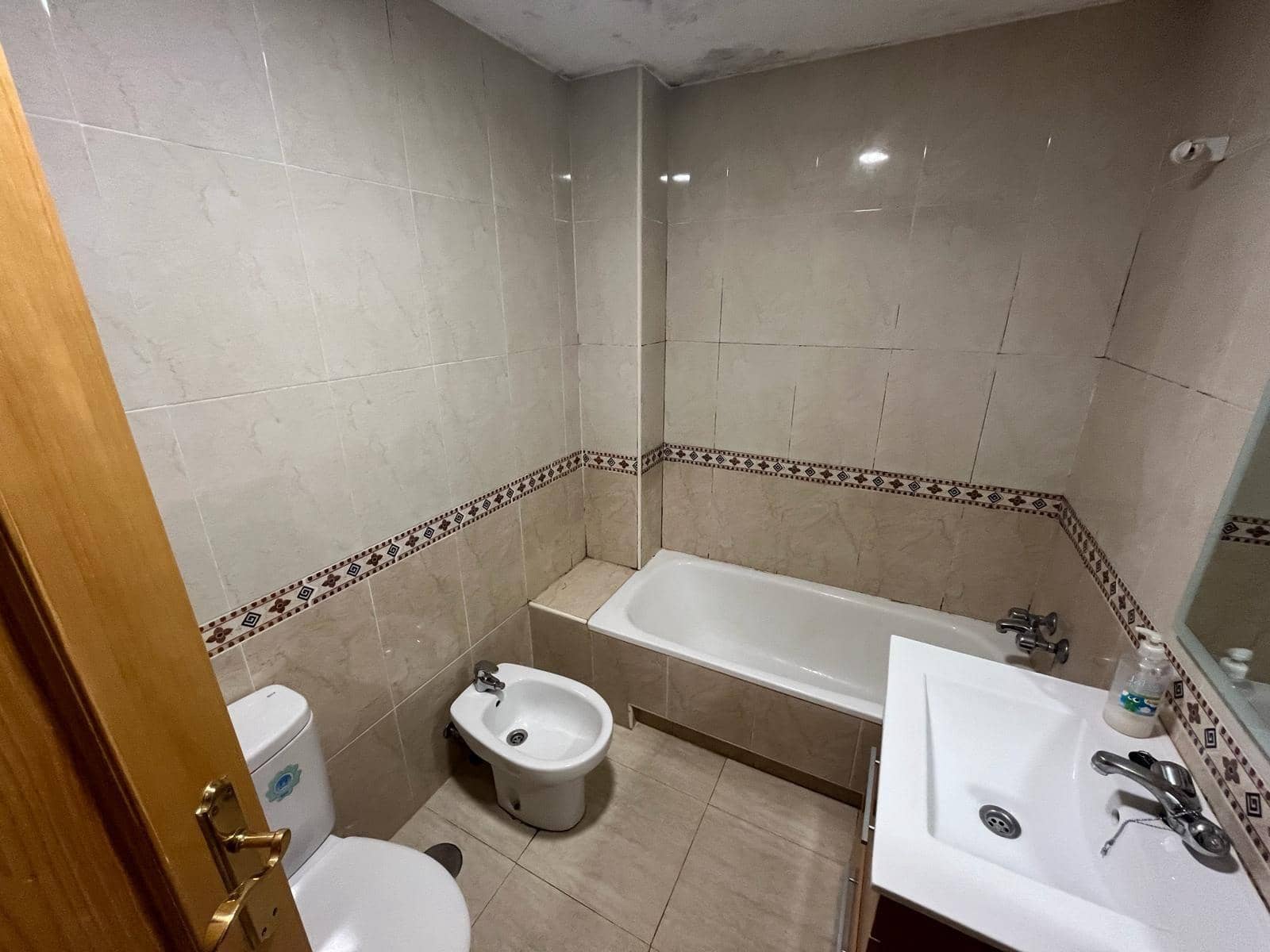 2 bedroom Flat for sale in Almansa with garage - € 68,000 (Ref: 8886704)