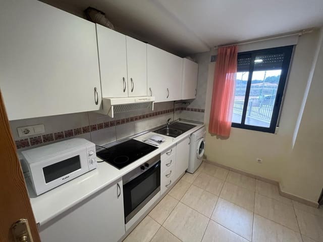2 bedroom Flat for sale in Almansa with garage - € 68,000 (Ref: 8886704)