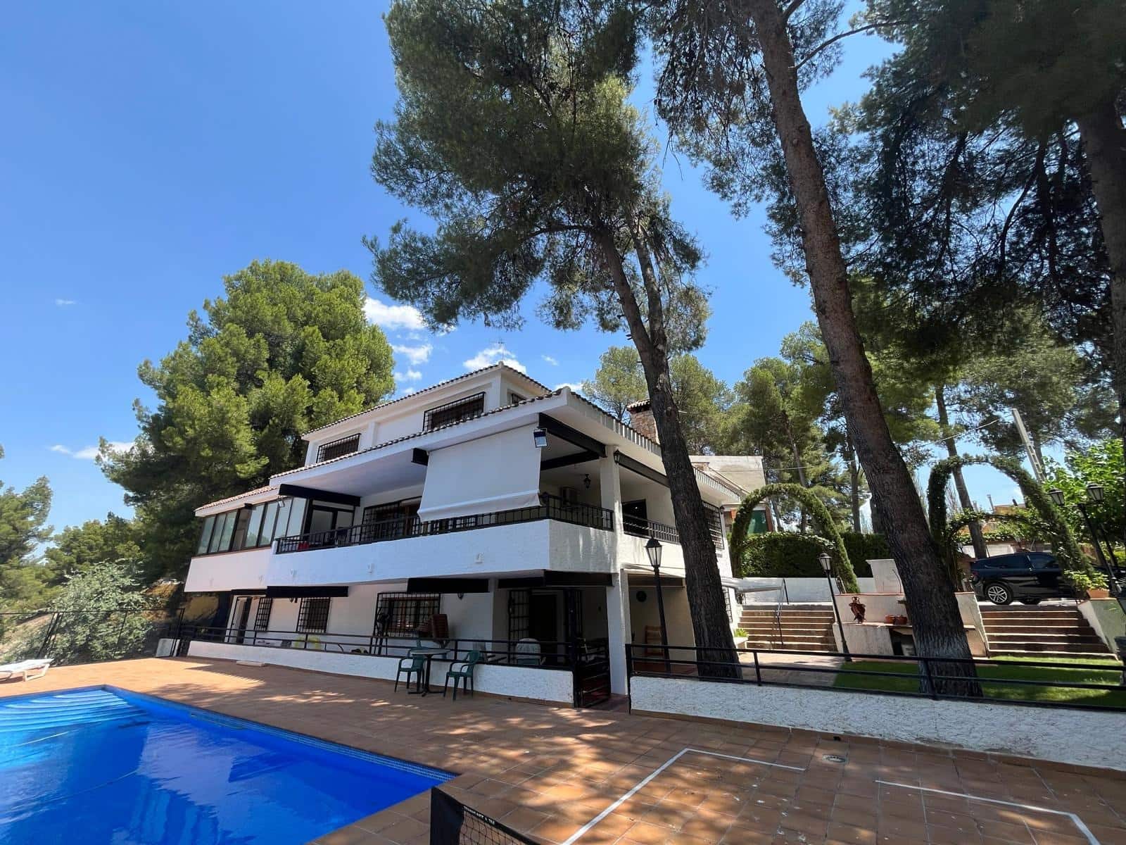 5 soveværelse Villa til salg i Almansa med swimmingpool - € 350.000 (Ref: 8886734)