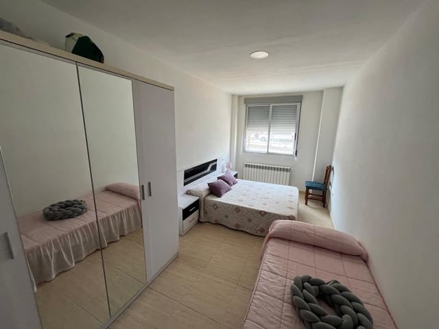 3 soveværelse Lejlighed til salg i Almansa - € 93.000 (Ref: 8886741)