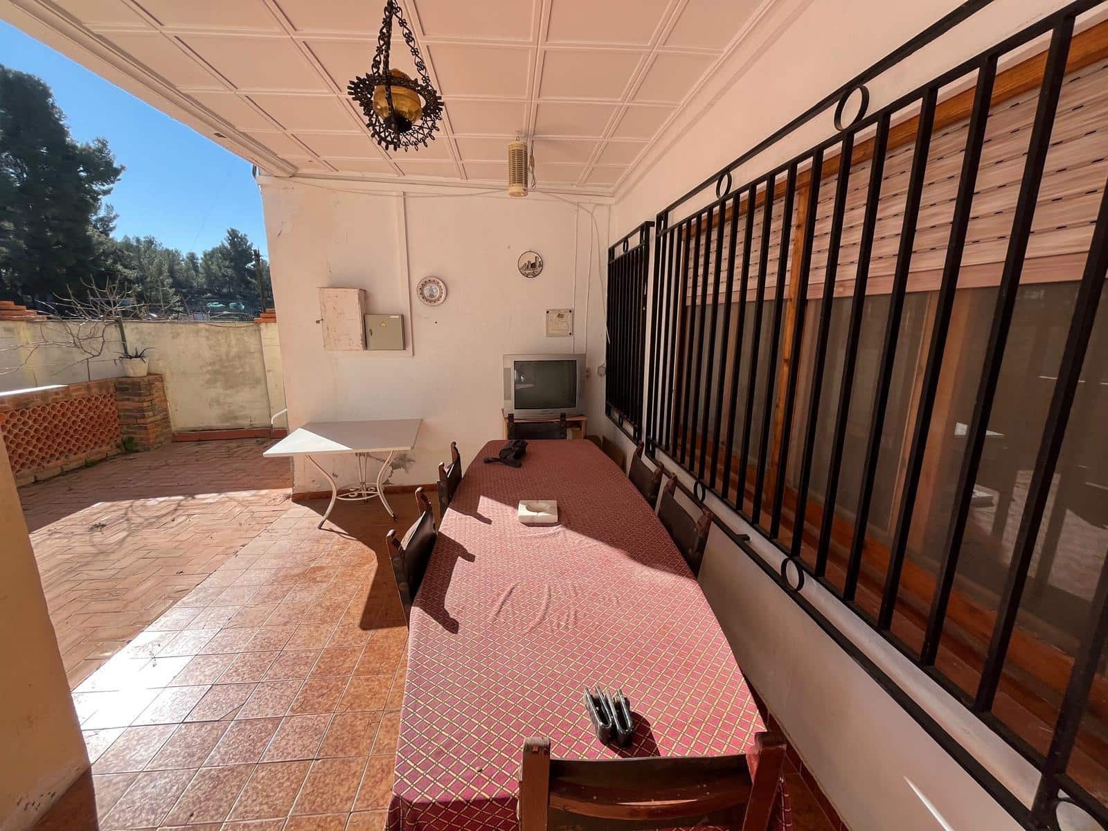 6 soveværelse Villa til salg i Almansa med swimmingpool - € 185.000 (Ref: 8886755)