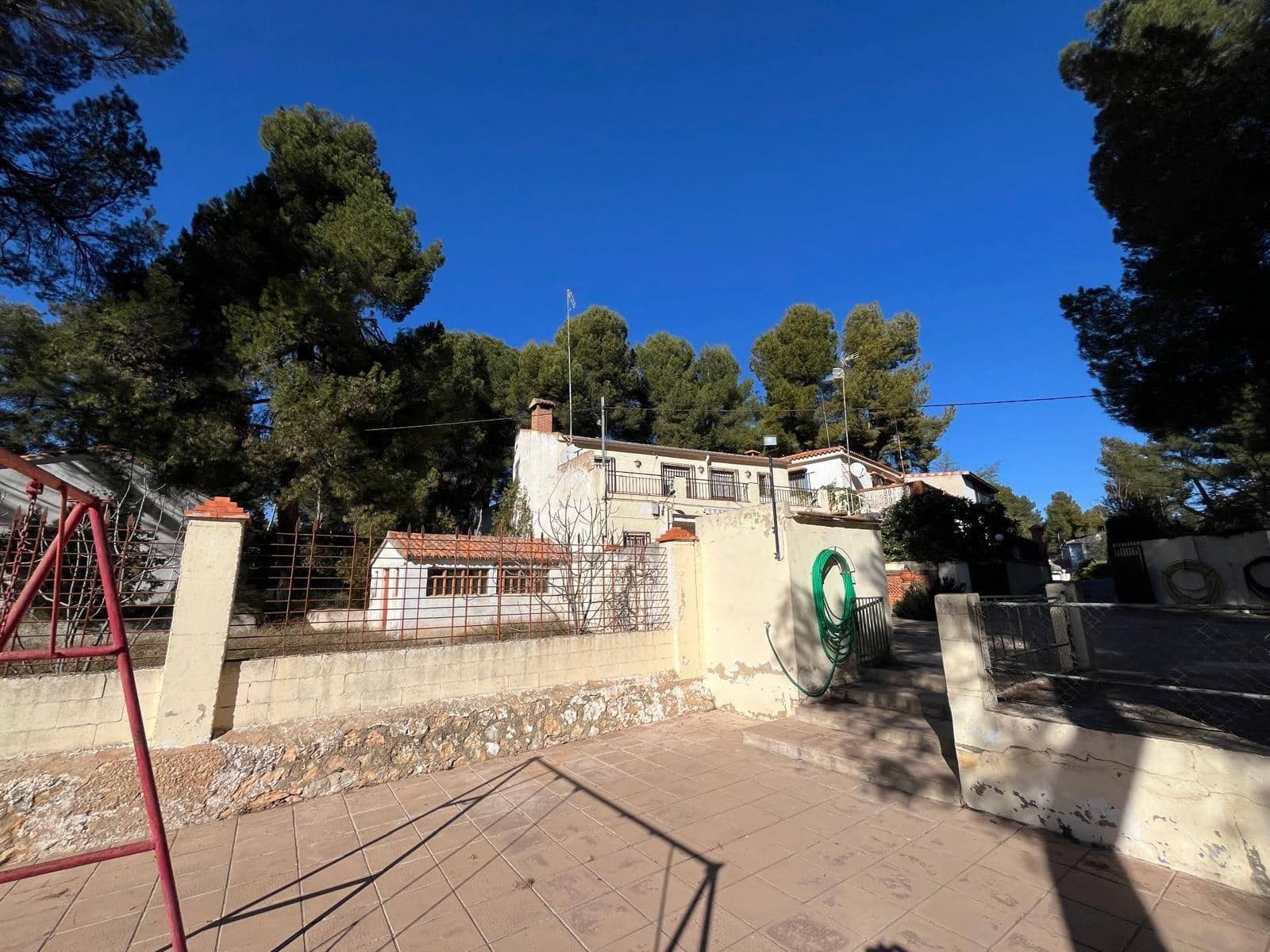 6 soveværelse Villa til salg i Almansa med swimmingpool - € 185.000 (Ref: 8886755)