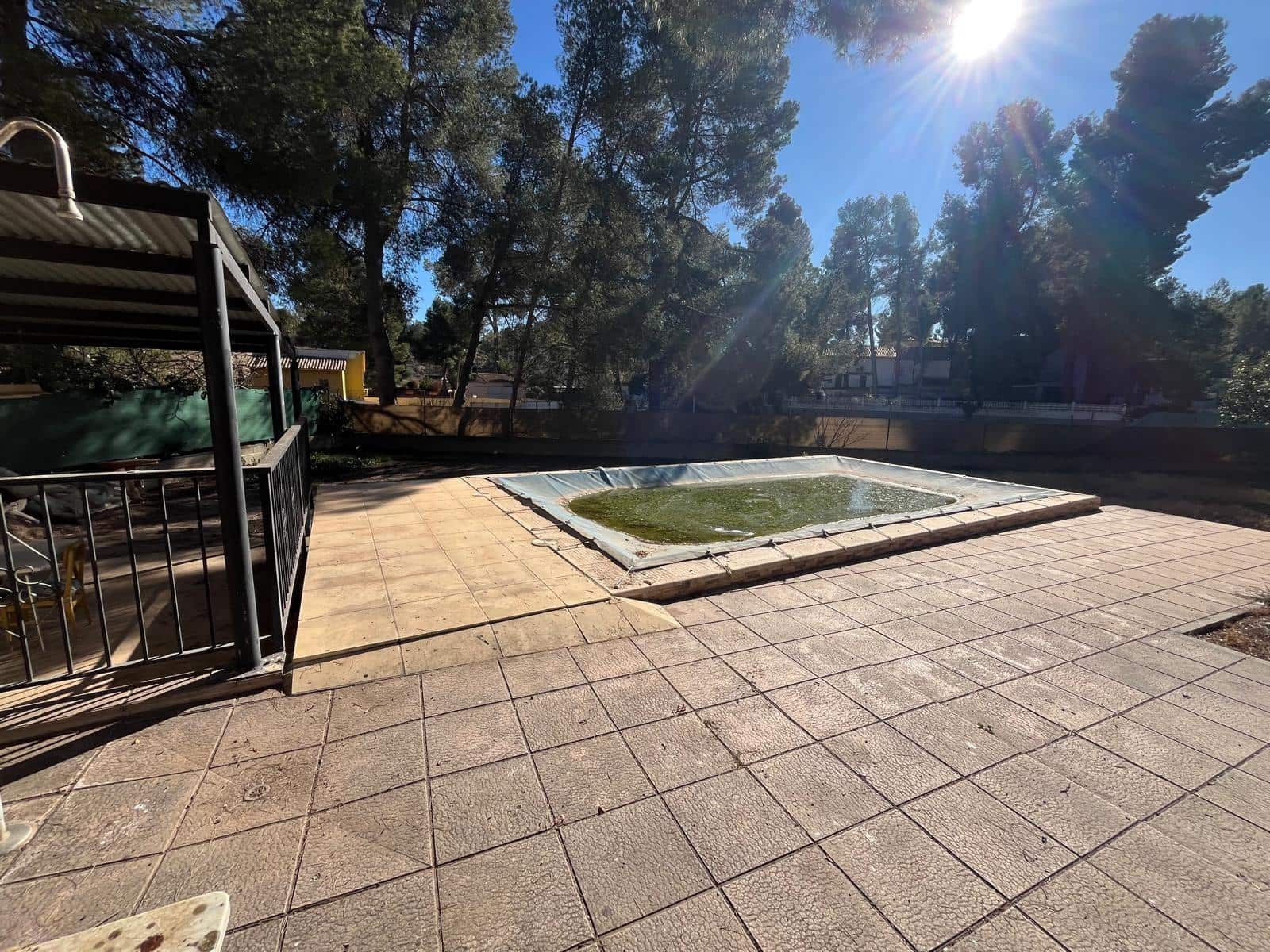 6 soveværelse Villa til salg i Almansa med swimmingpool - € 185.000 (Ref: 8886755)