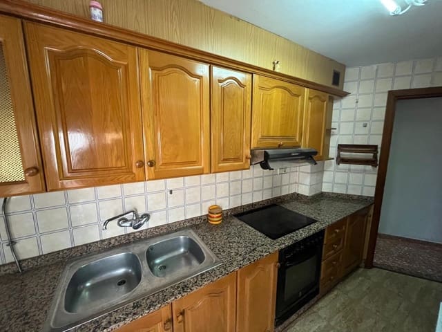 4 soveværelse Lejlighed til salg i Almansa - € 69.500 (Ref: 8886757)