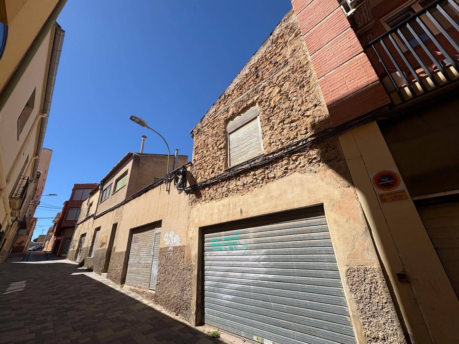 4 bedroom Apartment for sale in Almansa with garage - € 60,000 (Ref: 8911380)
