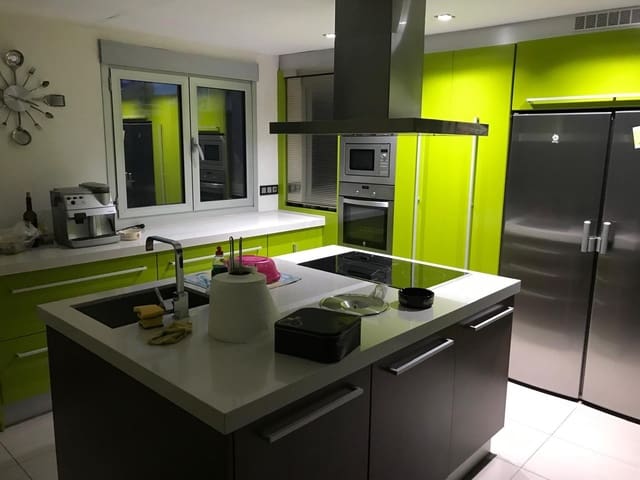 4 slaapkamer Rijtjeshuis te koop in Almansa - € 430.000 (Ref: 8913170)