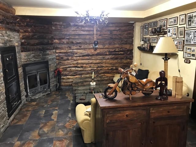 4 slaapkamer Rijtjeshuis te koop in Almansa - € 430.000 (Ref: 8913170)