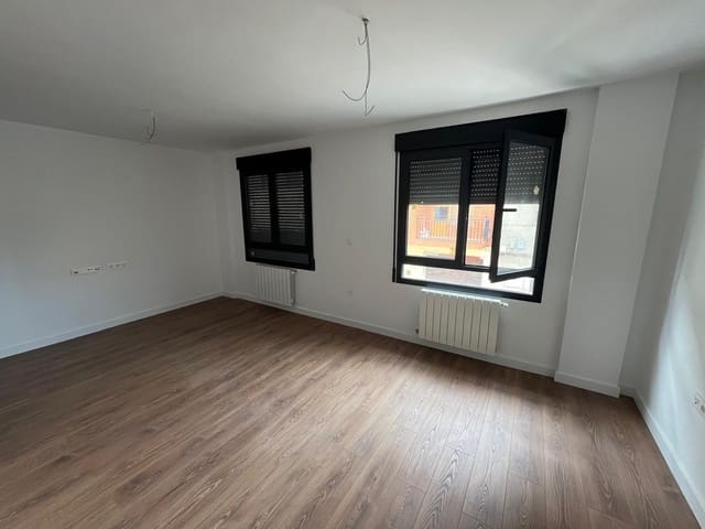 3 soveværelse Lejlighed til salg i Almansa med garage - € 133.000 (Ref: 8923808)