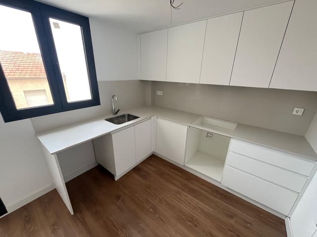 3 soveværelse Lejlighed til salg i Almansa med garage - € 133.000 (Ref: 8923808)