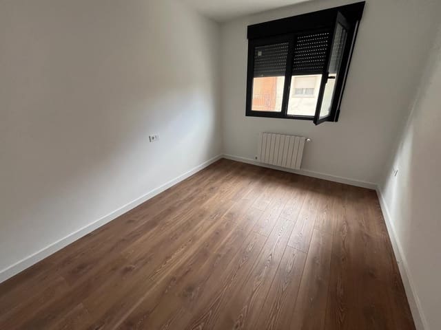 3 soveværelse Lejlighed til salg i Almansa med garage - € 133.000 (Ref: 8923808)