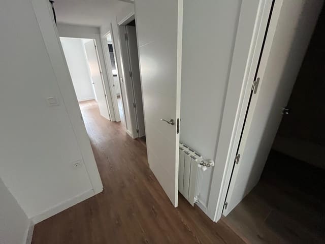 3 soveværelse Lejlighed til salg i Almansa med garage - € 133.000 (Ref: 8923808)