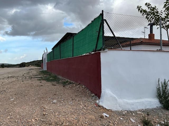 3 quarto Moradia para venda em Almansa com piscina - 185 000 € (Ref: 8950710)