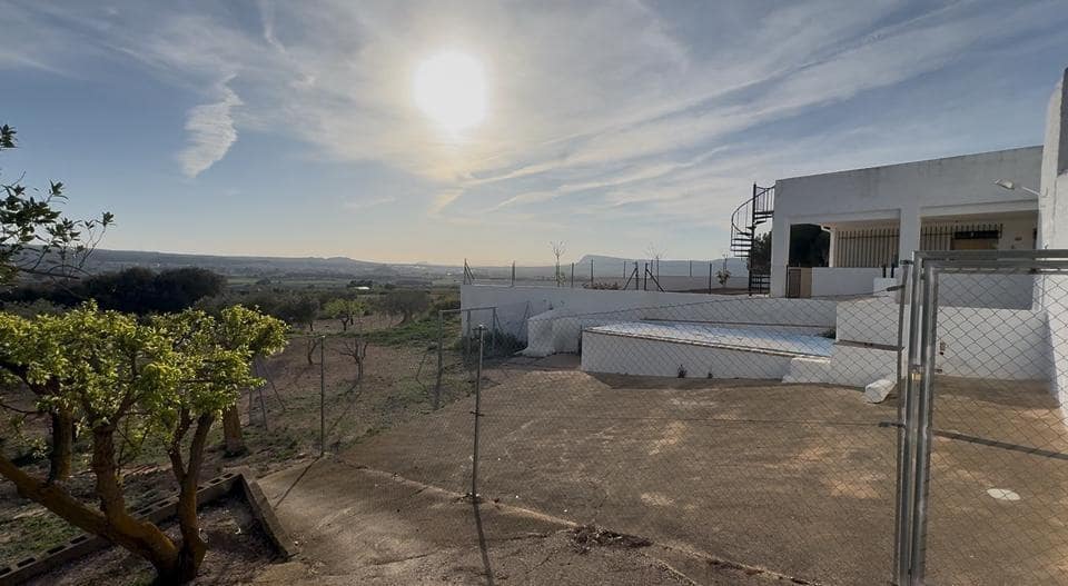 3 soveværelse Villa til salg i Almansa med swimmingpool - € 185.000 (Ref: 8950710)