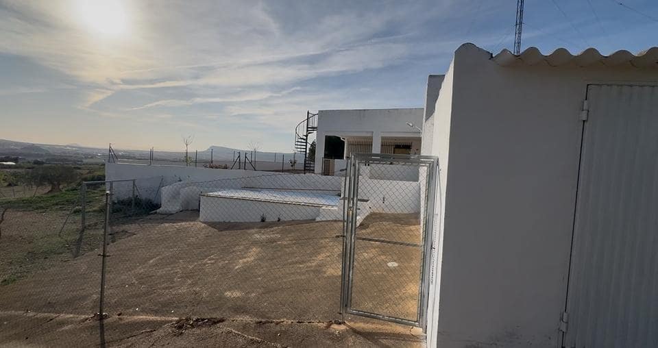 3 soveværelse Villa til salg i Almansa med swimmingpool - € 185.000 (Ref: 8950710)