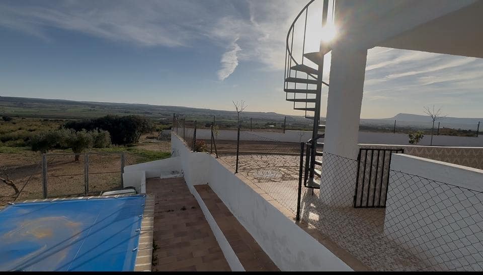 3 soveværelse Villa til salg i Almansa med swimmingpool - € 185.000 (Ref: 8950710)