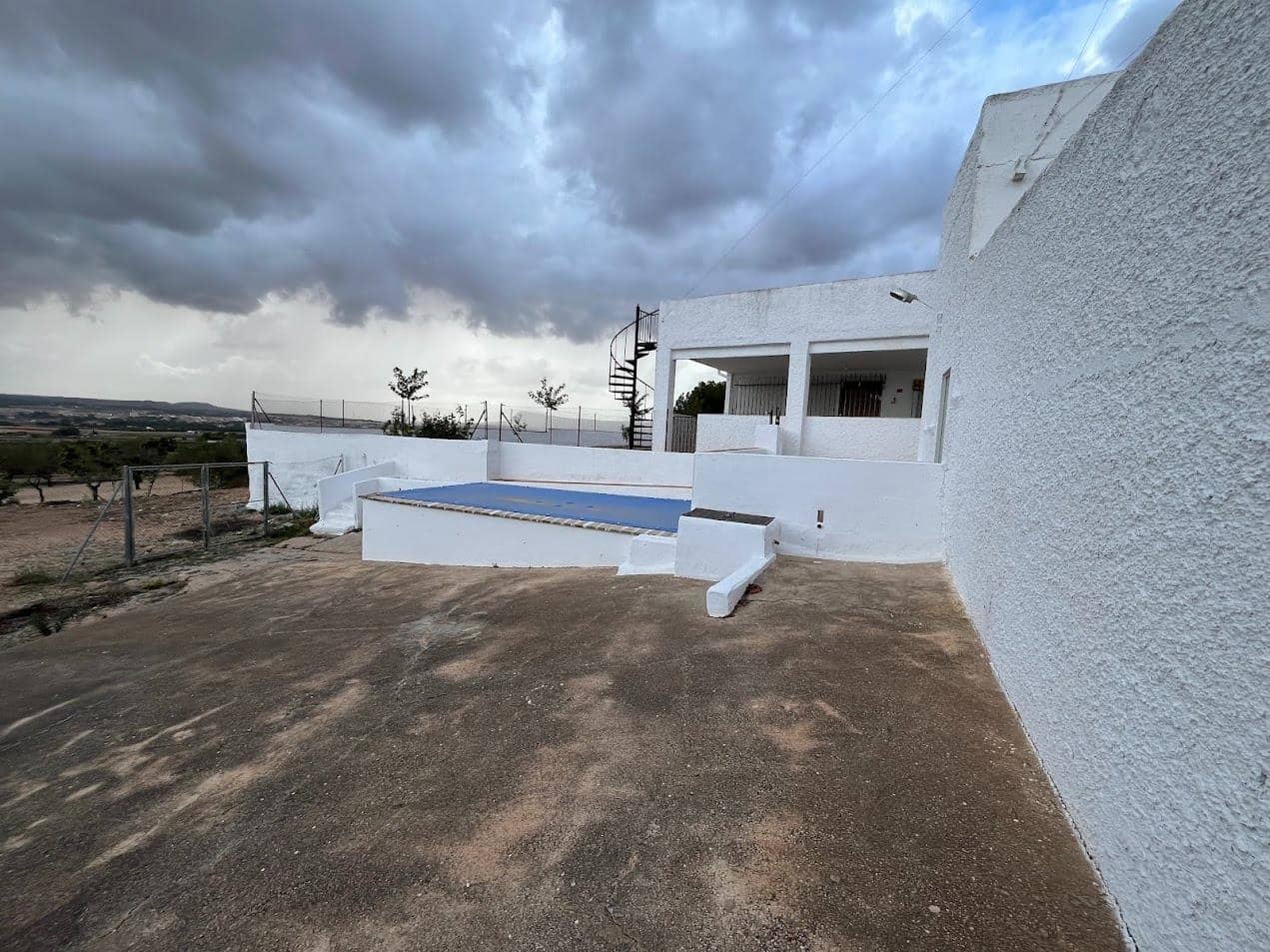 3 soveværelse Villa til salg i Almansa med swimmingpool - € 185.000 (Ref: 8950710)