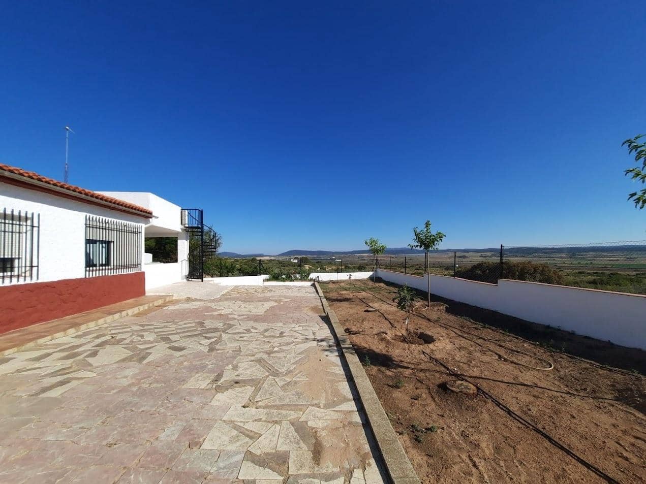 3 soveværelse Villa til salg i Almansa med swimmingpool - € 185.000 (Ref: 8950710)