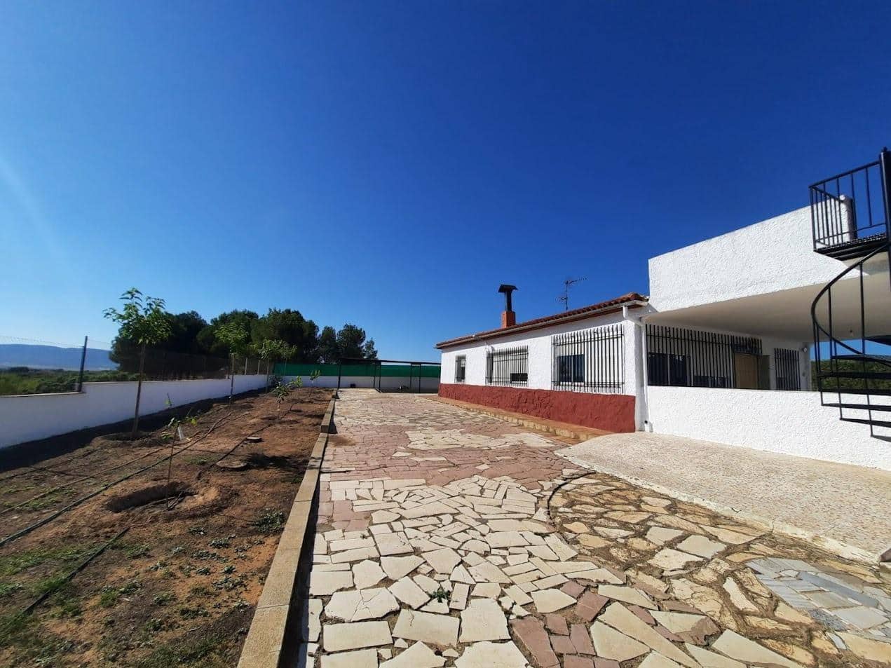 3 soveværelse Villa til salg i Almansa med swimmingpool - € 185.000 (Ref: 8950710)